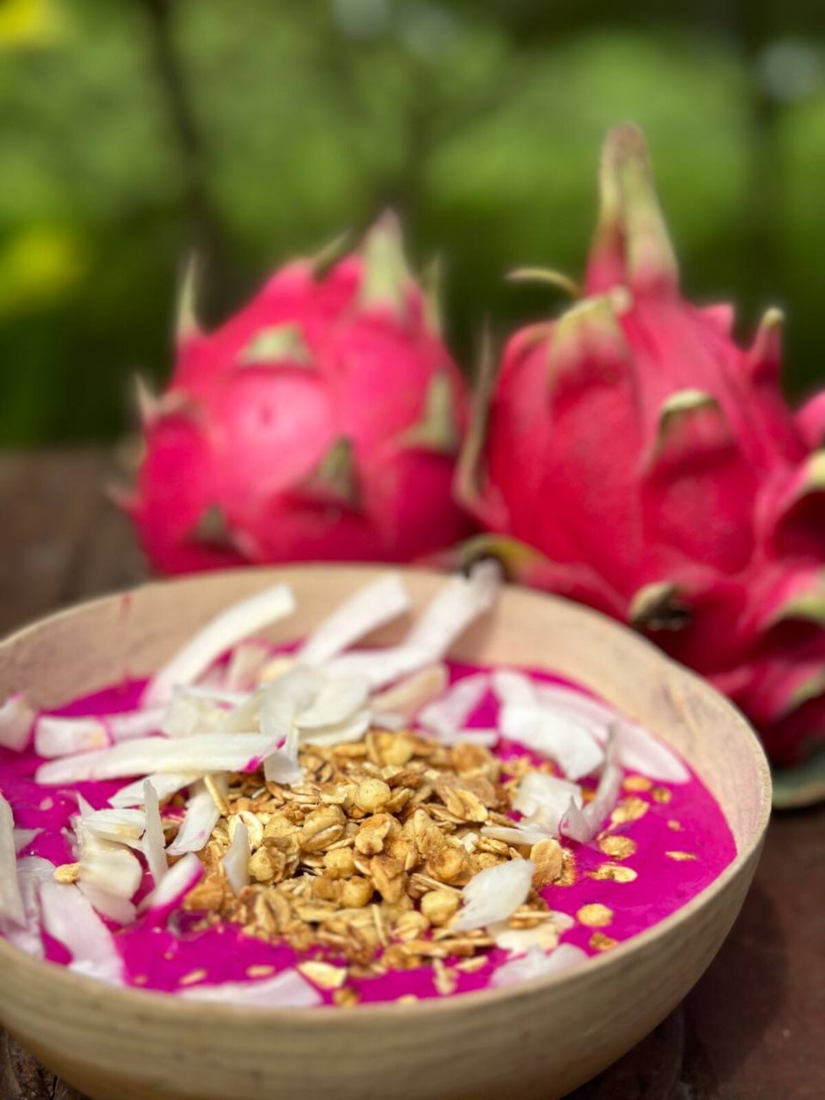Dragon fruit puree application in a bowl
